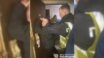 Святкували Новий рік: у Чернігові четверо чоловіків запускали феєрверки Святкували Новий рік: у Чернігові четверо чоловіків запускали феєрверки