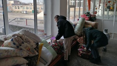 Другий день кропивничани збирають допомогу для військових та біженців Другий день кропивничани збирають допомогу для військових та біженців