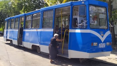На вулиці Миколаєва виїхав реконструйований трамвай На вулиці Миколаєва виїхав реконструйований трамвай
