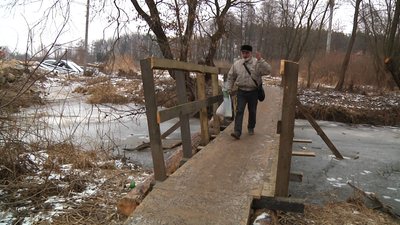 У селі Барашівка на Житомирщині призупинили будівництво нового мосту через річку Лісова У селі Барашівка на Житомирщині призупинили будівництво нового мосту через річку Лісова