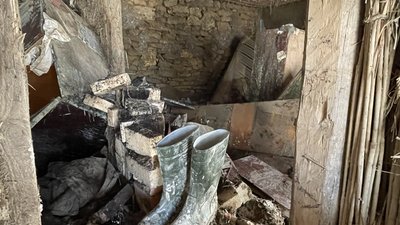 Рятували людей з затоплених будинків, тепер розчищають завали. Як у Херсоні долають наслідки затоплення Рятували людей з затоплених будинків, тепер розчищають завали. Як у Херсоні долають наслідки затоплення