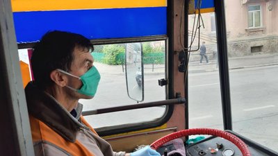 Відсьогодні в громадському транспорті Тернополя можна їздити без перепусток Відсьогодні в громадському транспорті Тернополя можна їздити без перепусток