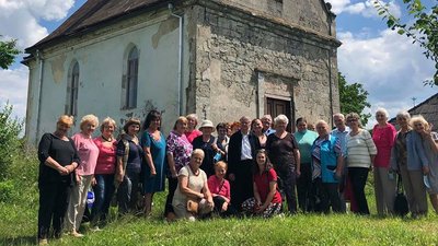 На Тернопільщині БФ ”Єднання поколінь” влаштовує екскурсії для пенсіонерів На Тернопільщині БФ ”Єднання поколінь” влаштовує екскурсії для пенсіонерів