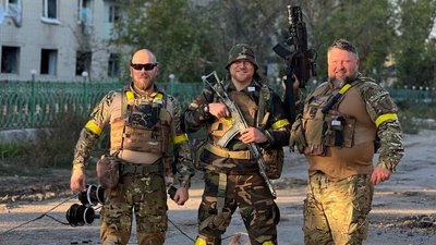 "Ми ляжемо всі, але не дамо їм зайти сюди!" — боєць з позивним "Художник" збиває "шахеди" в небі Сумщини "Ми ляжемо всі, але не дамо їм зайти сюди!" — боєць з позивним "Художник" збиває "шахеди" в небі Сумщини