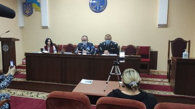 У суді обирають міру запобіжного заходу чоловікові, якого підозрюють у стрілянині в дітей У суді обирають міру запобіжного заходу чоловікові, якого підозрюють у стрілянині в дітей
