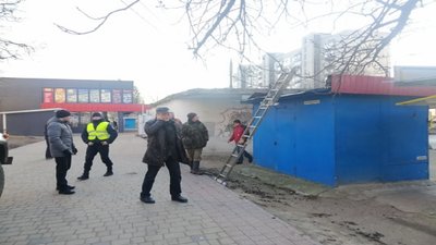 Тимчасові споруди без дозвільних документів демонтують у Тернополі