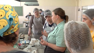 Підвищує ендорфін і викликає посмішку: переселенці у Черкасах дізнавалися тонкощі приготування чизкейка Підвищує ендорфін і викликає посмішку: переселенці у Черкасах дізнавалися тонкощі приготування чизкейка