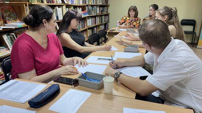Арттерапія для херсонців. В просторі "МолоДіжка" не тільки малюють, а й виходять зі стресу Арттерапія для херсонців. В просторі "МолоДіжка" не тільки малюють, а й виходять зі стресу