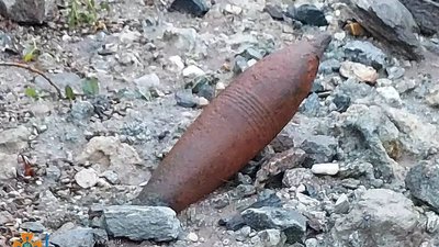 Піротехніки Дніпропетровщини знищили бойову частину ракети "Іскандер" Піротехніки Дніпропетровщини знищили бойову частину ракети "Іскандер"