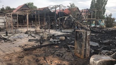 500 квадратних метрів: на курорті в Одеській області спалахнули дві бази відпочинку