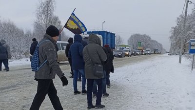 Протести гірників. Шахтарі блокували дорогу, що сполучає Волинську та Львівську області Протести гірників. Шахтарі блокували дорогу, що сполучає Волинську та Львівську області