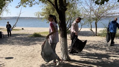 Всесвітній день прибирання. У Миколаєві майже 500 людей долучилося до очищення парків та пляжів Всесвітній день прибирання. У Миколаєві майже 500 людей долучилося до очищення парків та пляжів