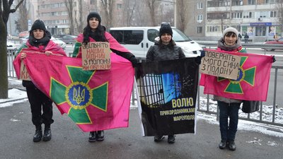 У Дніпрі до Дня Соборності рідні військовополонених провели акцію "Не мовчи! Полон Вбиває!" У Дніпрі до Дня Соборності рідні військовополонених провели акцію "Не мовчи! Полон Вбиває!"