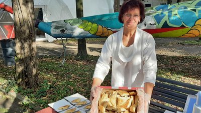 В Івано-Франківську пригощали традиційними стравами кухні греків Приазов’я В Івано-Франківську пригощали традиційними стравами кухні греків Приазов’я