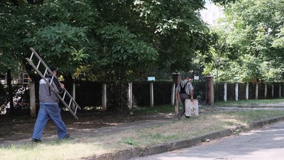 Не мають документів. У Чернівцях демонтують чотири рекламні конструкції