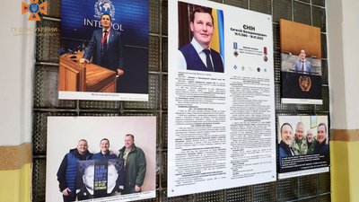 У Павлограді перейменували ліцей на честь загиблого першого заступника глави МВС України Євгенія Єніна У Павлограді перейменували ліцей на честь загиблого першого заступника глави МВС України Євгенія Єніна