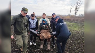 Тиждень блукала лісом: на Чернігівщині розшукали пенсіонерку