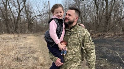 "Найважче — це коли в тебе на руках помирає боєць". Історія медика 128 бригади ТрО Дніпра "Найважче — це коли в тебе на руках помирає боєць". Історія медика 128 бригади ТрО Дніпра