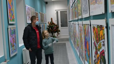 "Святкова арт-мозаїка". У Херсоні відкрилась новорічна виставка дитячих малюнків "Святкова арт-мозаїка". У Херсоні відкрилась новорічна виставка дитячих малюнків