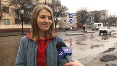 У Житомирі біля школи №8 встановили пішохідний перехід з острівцями безпеки У Житомирі біля школи №8 встановили пішохідний перехід з острівцями безпеки