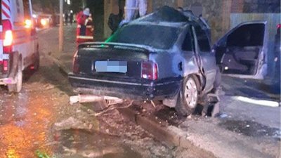 У Житомирі водій наїхав на електроопору і травмувався У Житомирі водій наїхав на електроопору і травмувався