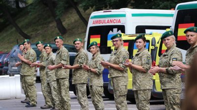 Львівські прикордонники отримали 23 "швидких" та позашляховиків від іспанців