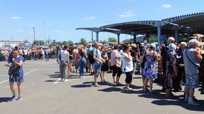 Російські окупанти завищують кількість населення Маріуполя, аби продавати гуманітарну допомогу — радник мера