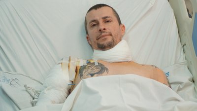 "Мені одразу перерізало сонну артерію". У медзакладі Дніпропетровщини лікують пораненого бійця "Мені одразу перерізало сонну артерію". У медзакладі Дніпропетровщини лікують пораненого бійця