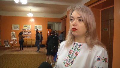 У Житомирі сім'ям загиблих захисників України вручили "Ікони пам'яті" У Житомирі сім'ям загиблих захисників України вручили "Ікони пам'яті"