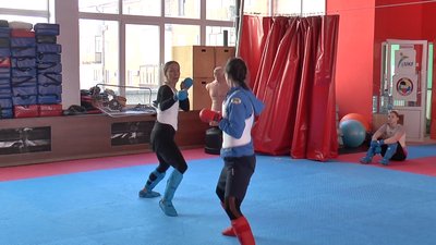 "Ми повинні тренуватись": історія харківської каратистки Карини Янчук, яка переїхала до Полтави "Ми повинні тренуватись": історія харківської каратистки Карини Янчук, яка переїхала до Полтави