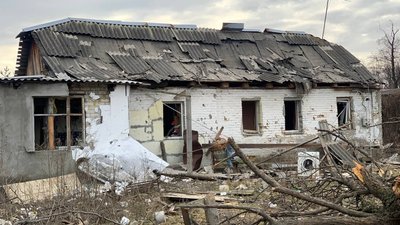 У Бортничах уламки збитої ракети потрапили на житлові будинки У Бортничах уламки збитої ракети потрапили на житлові будинки