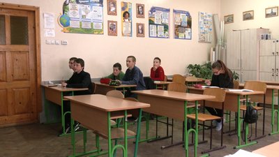 Учні на додаткових заняттях у Франківському ліцеї № 3 Учні на додаткових заняттях у Франківському ліцеї № 3