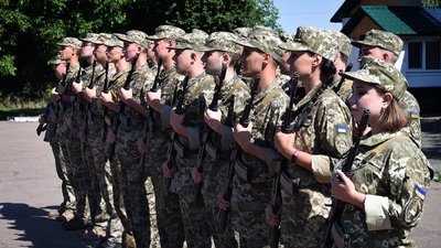 На Вінниччині майбутні офіцери склали присягу на вірність Україні На Вінниччині майбутні офіцери склали присягу на вірність Україні