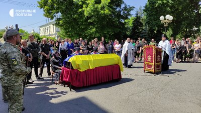 У Полтаві прощаються із полеглим воїном Олександром Івком У Полтаві прощаються із полеглим воїном Олександром Івком