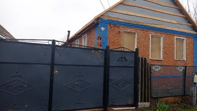 У Великій Писарівці на Сумщині без даху залишився будинок після обстрілів з боку Росії У Великій Писарівці на Сумщині без даху залишився будинок після обстрілів з боку Росії