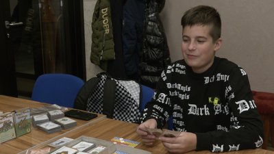 Картки, кубики та фішки: черкаський школяр винайшов настільну гру Картки, кубики та фішки: черкаський школяр винайшов настільну гру