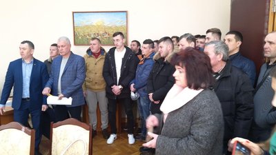 Жителі Рожнятівщини вимагають ремонту дороги