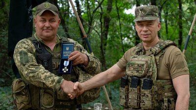 Головнокомандувач ЗСУ нагородив військового Володимира Євчука з Рівненщини