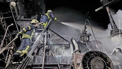 Житомирські рятувальники показали техніку, яка працює на ліквідації наслідків ракетних обстрілів армією РФ Житомирські рятувальники показали техніку, яка працює на ліквідації наслідків ракетних обстрілів армією РФ
