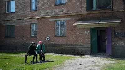 Мешканці села на Білопільщині розказали, як російські військові будинки з городом обстрілювали Мешканці села на Білопільщині розказали, як російські військові будинки з городом обстрілювали
