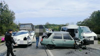 На об’їзній дорозі Львова зіткнулися чотири автомобілі: ускладнений рух транспорту