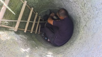 Рятувальники дістали з колодязя 70-річного жителя Житомирщини Рятувальники дістали з колодязя 70-річного жителя Житомирщини