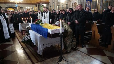 На Закарпатті попрощалися із полеглим захисником Іваном Яремою На Закарпатті попрощалися із полеглим захисником Іваном Яремою