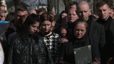 У селі на Тернопільщині попрощалися з військовим, екснардепом Олегом Барною У селі на Тернопільщині попрощалися з військовим, екснардепом Олегом Барною
