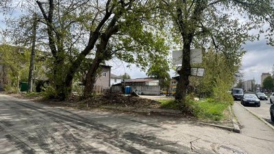 На столичній Оболоні за рішенням суду знесли нелегальну стоянку