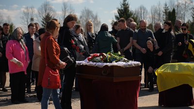 У Сумах попрощалися з захисниками Олександром Ткаченком і Олександром Лелюхом У Сумах попрощалися з захисниками Олександром Ткаченком і Олександром Лелюхом