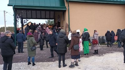 Під час освячення Всеукраїнського храму-пантеону в селі Лішня Кременецького району Під час освячення Всеукраїнського храму-пантеону в селі Лішня Кременецького району