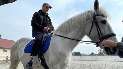 Єгор верхи на Тіффані