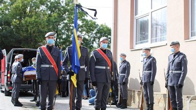 У Херсоні прощаються із курсантом, який загинув в авіакатастрофі АН-26