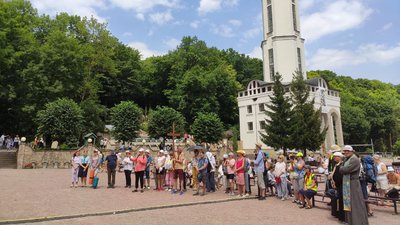 На Тернопільщині під час прощі молилися за мир в Україні На Тернопільщині під час прощі молилися за мир в Україні